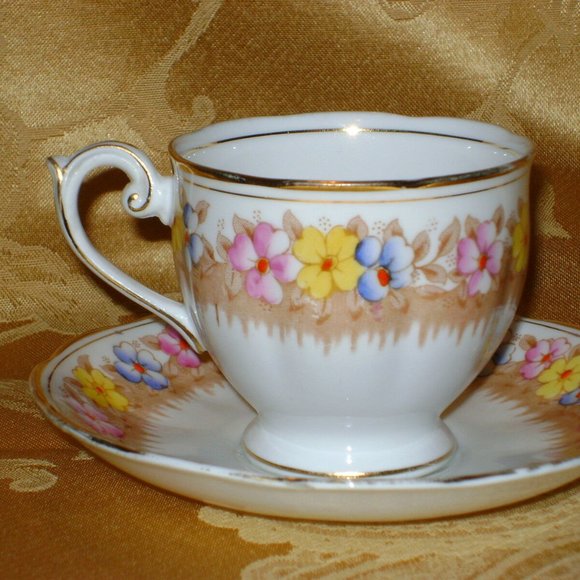 Vintage Bell Fine Bone China Footed Cup & Saucer Cottagecore Teacup Set as is - Picture 5 of 9